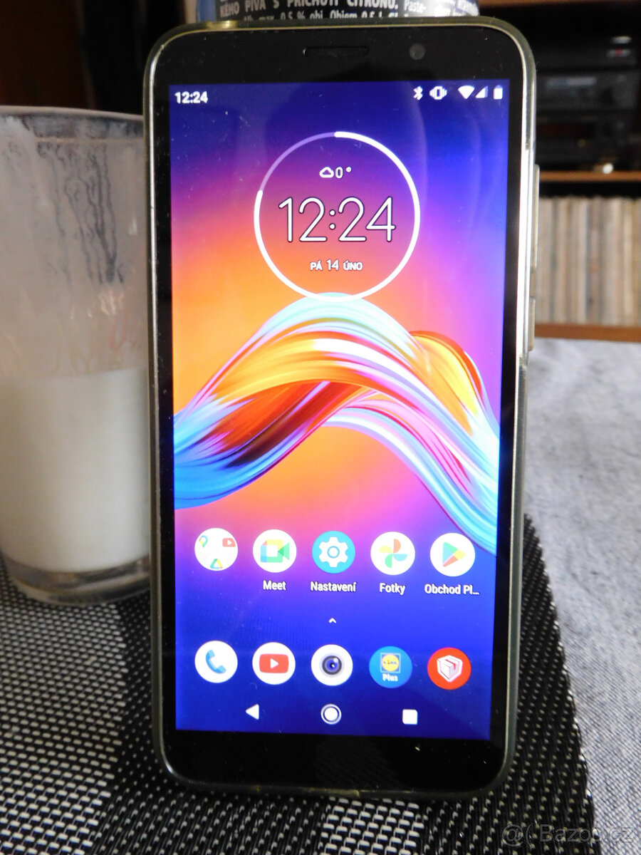 Prodám mobil MOTOROLA