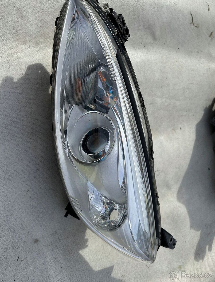 Mazda 5 CW, XENON levý přední světlomet