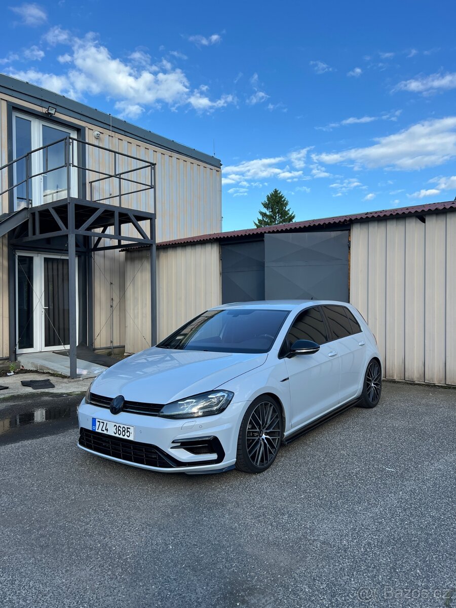 VW Golf 7.5 R 400HP - PRONÁJEM