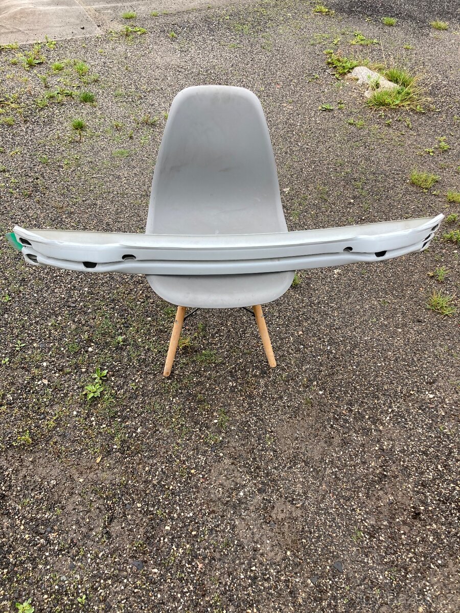 Výstuha předního nárazníku VOLVO V40 II