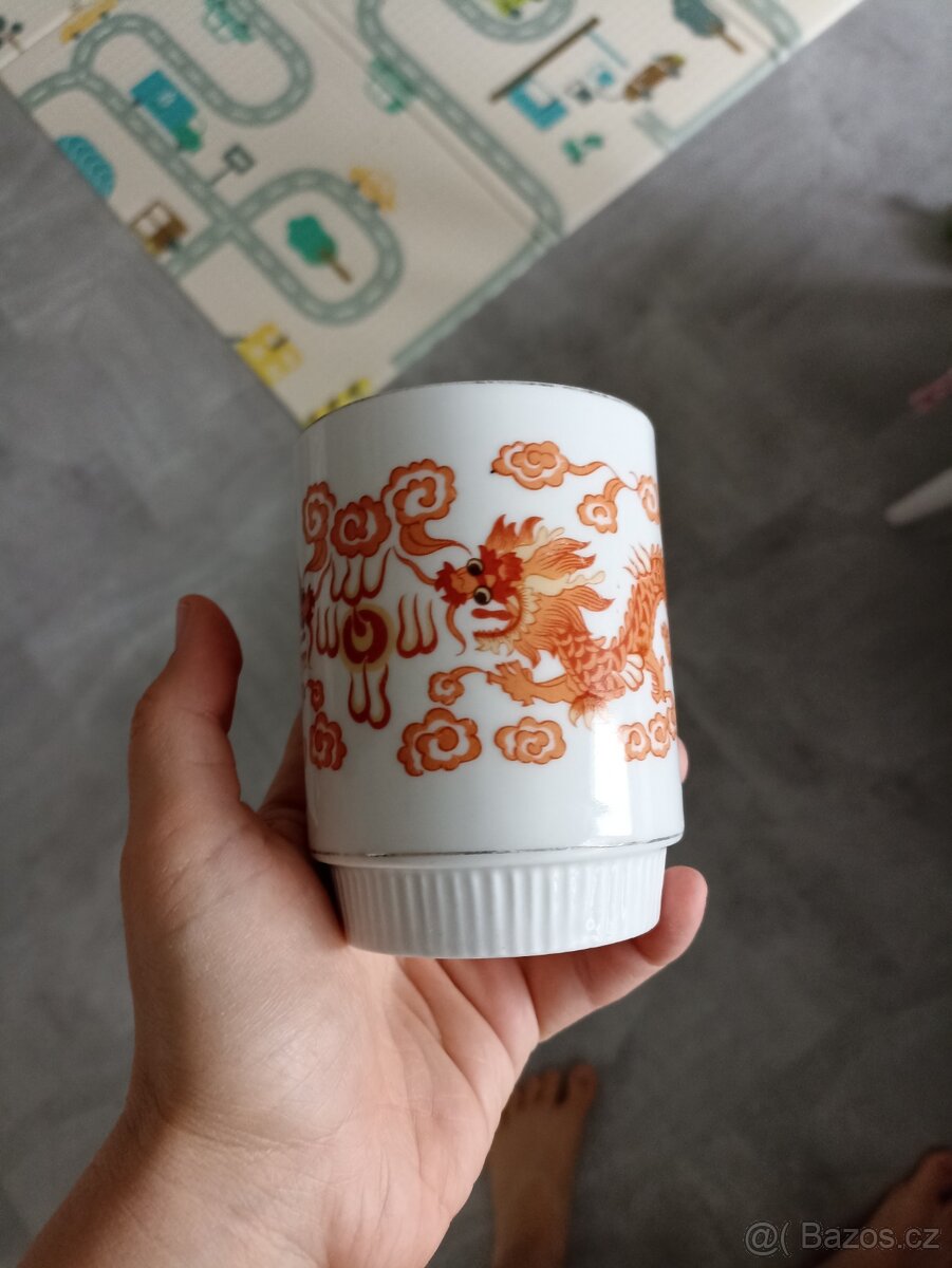 Hrneček čínský porcelán