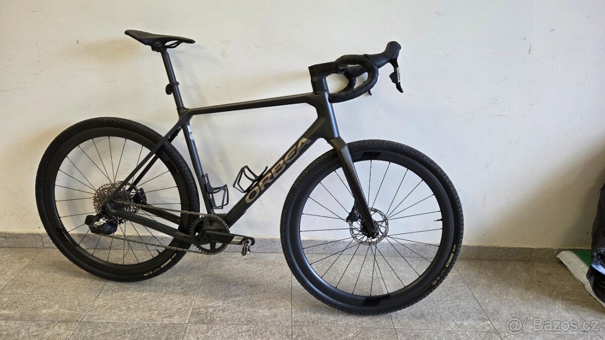 Gravel kolo Orbea TERRA Team Custom + wattmeter