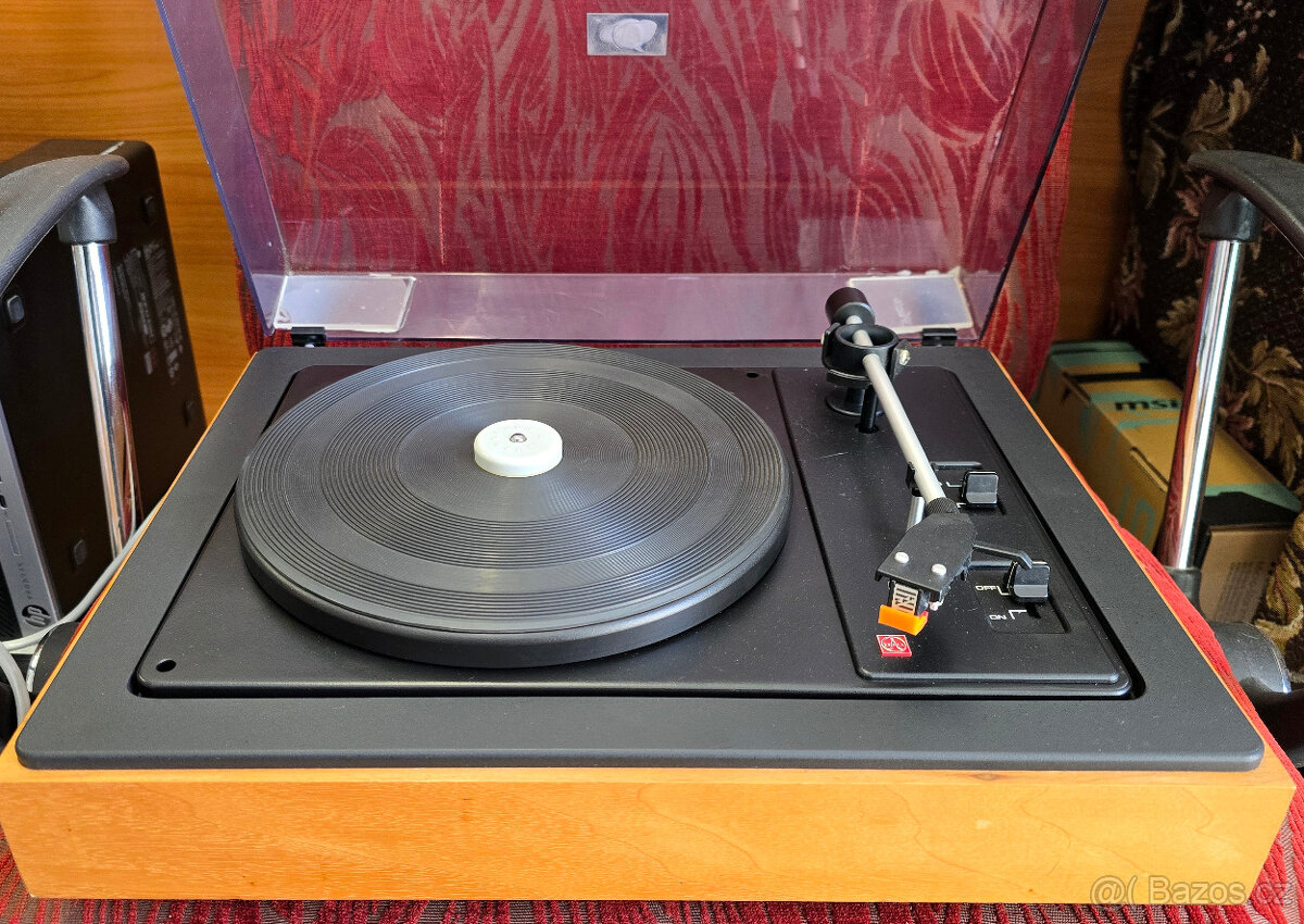 GRAMOFON TESLA NC-150