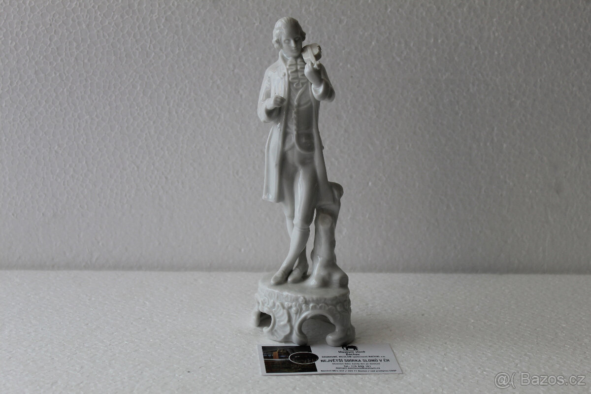 Postava s houslemi – Royal Dux