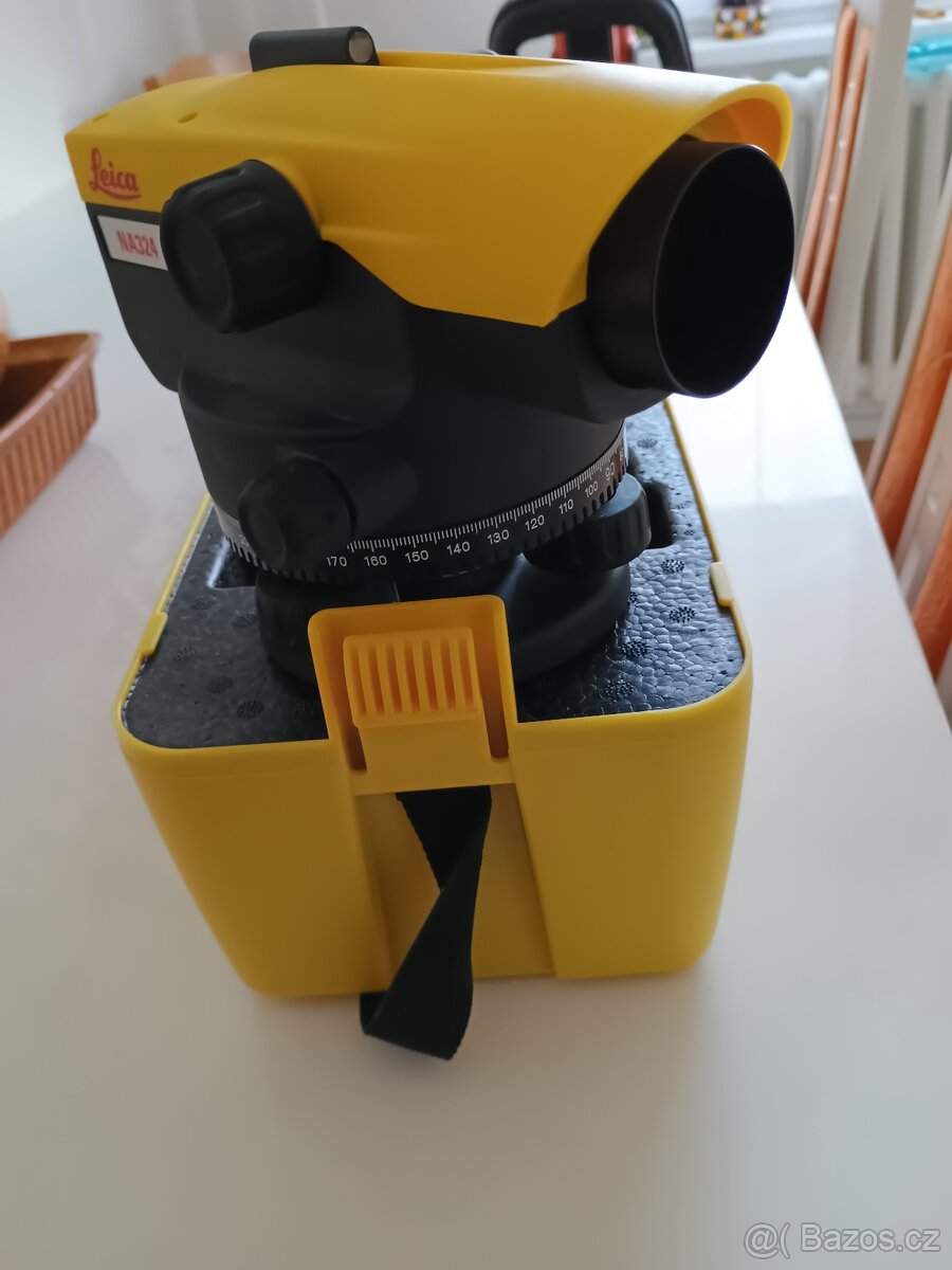 Nivelák Leica NA 324 + teleskopický stativ