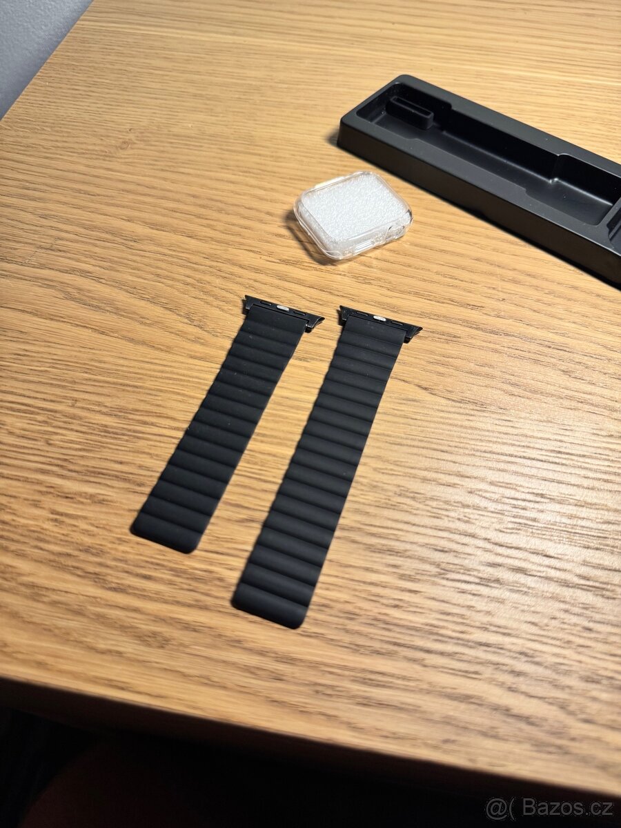 Magnetický náramek s krytem Apple Watch