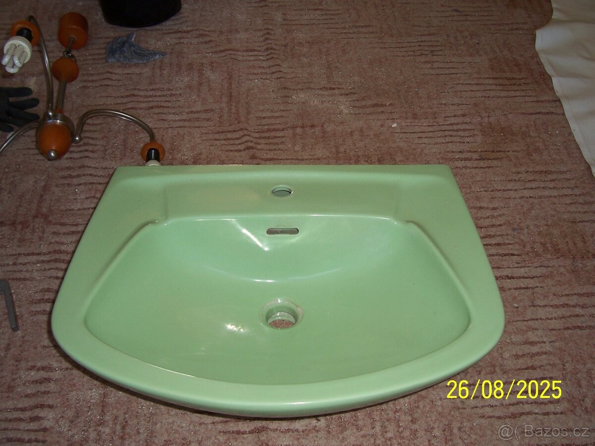 Sháním retro umyvadlo s nohou, retrozáchod