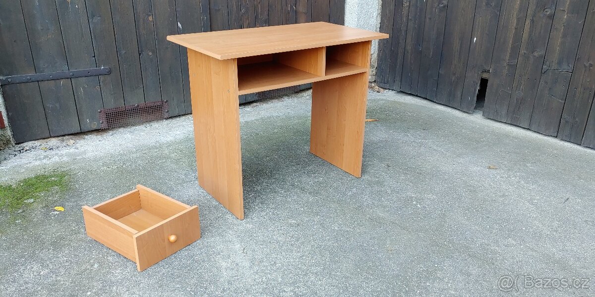 Pracovní / psací stůl