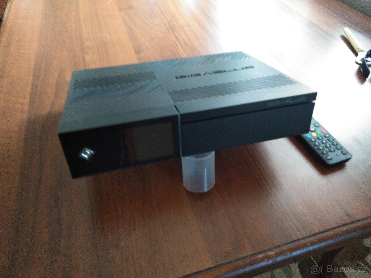 prodam satelitni primac 4k