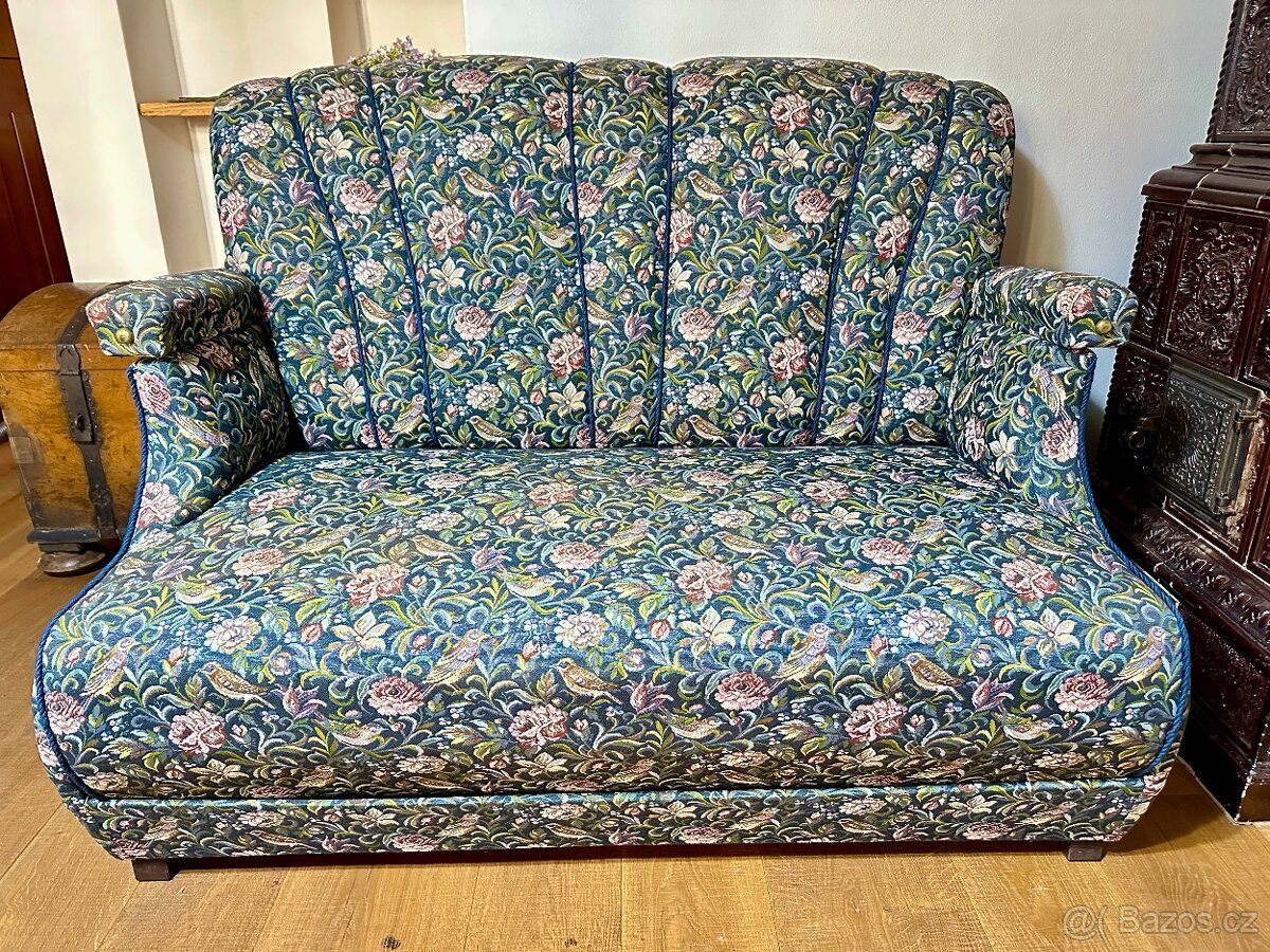 Starožitné sofa, rozkládací, nový potah.