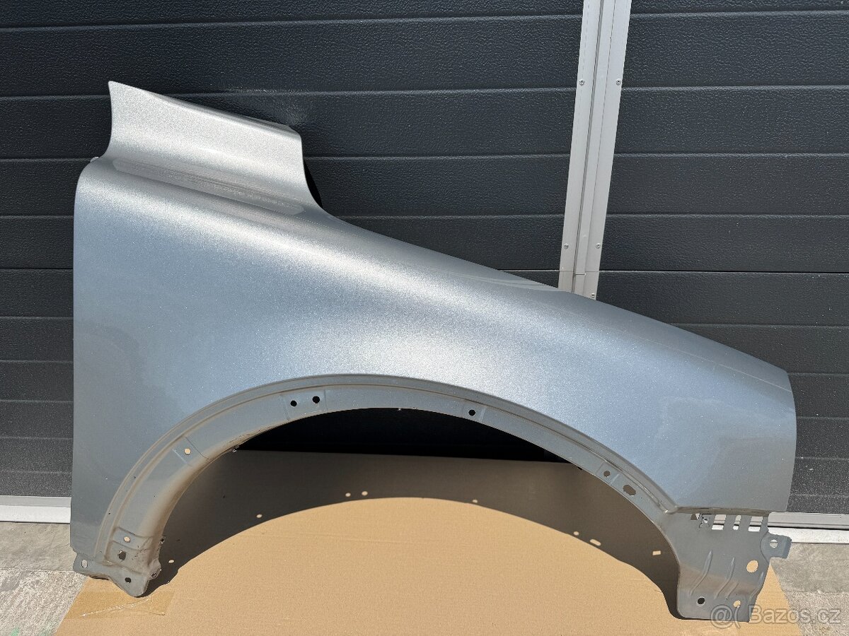 Blatník Volvo XC90 D5 AWD pravý přední, kód barvy 47700