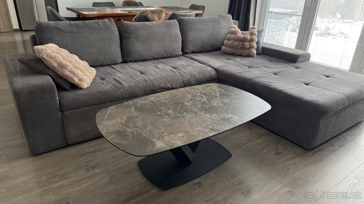 Konferenční stolek