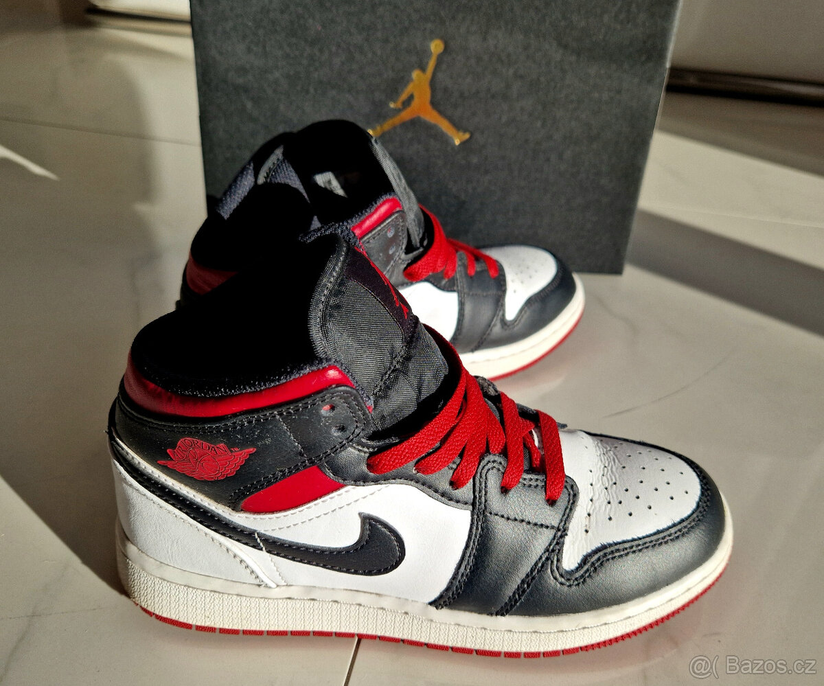 Orig. Sneaker Nike Air Jordan 1 MID, vel. 35,5 (22,5 cm)