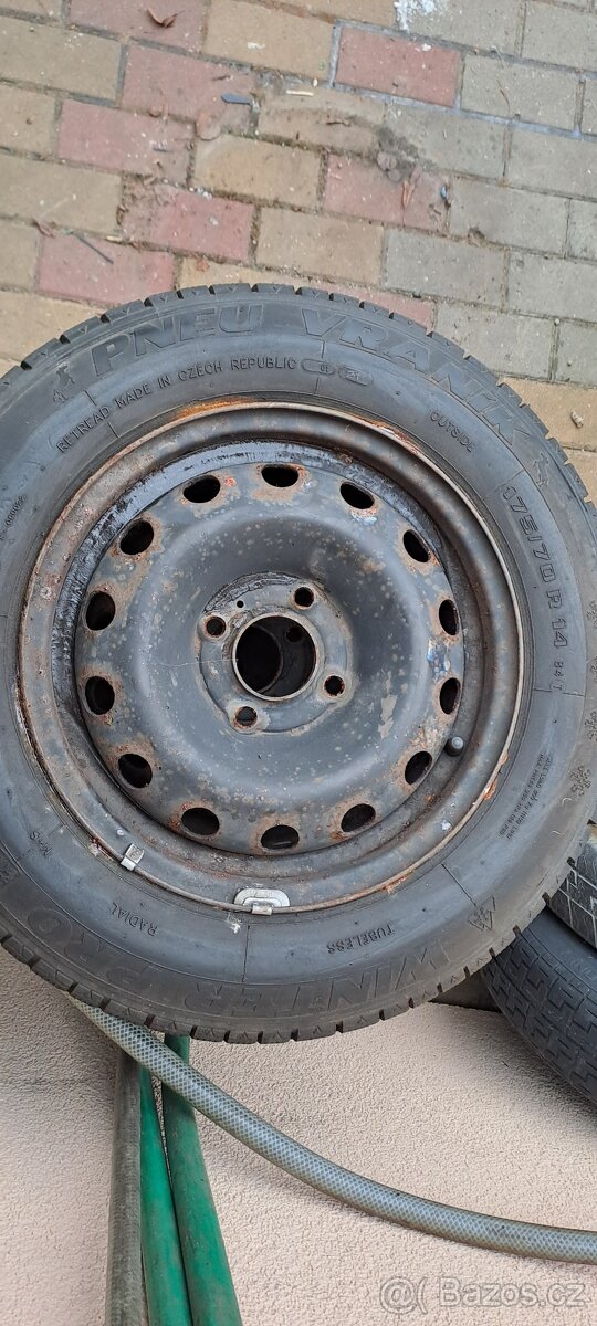 Kola VW 4×100 s pneu 175/70-14
