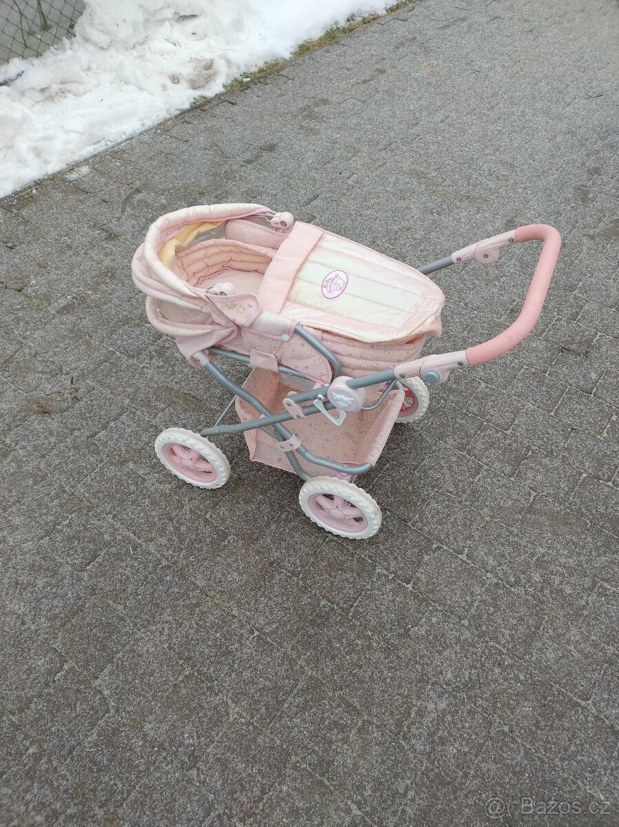 Kočárek pro panenky