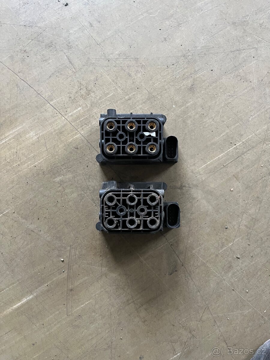 Audi A6 C6 rozdělovač vzduchu