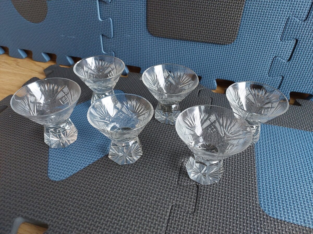 Skleničky broušené