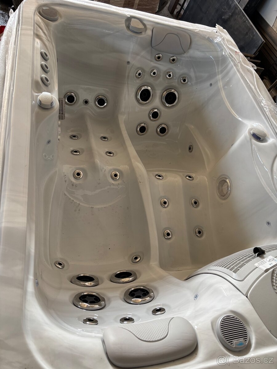 Vírivka Balboa pro 2 osoby OZON+UV lampa