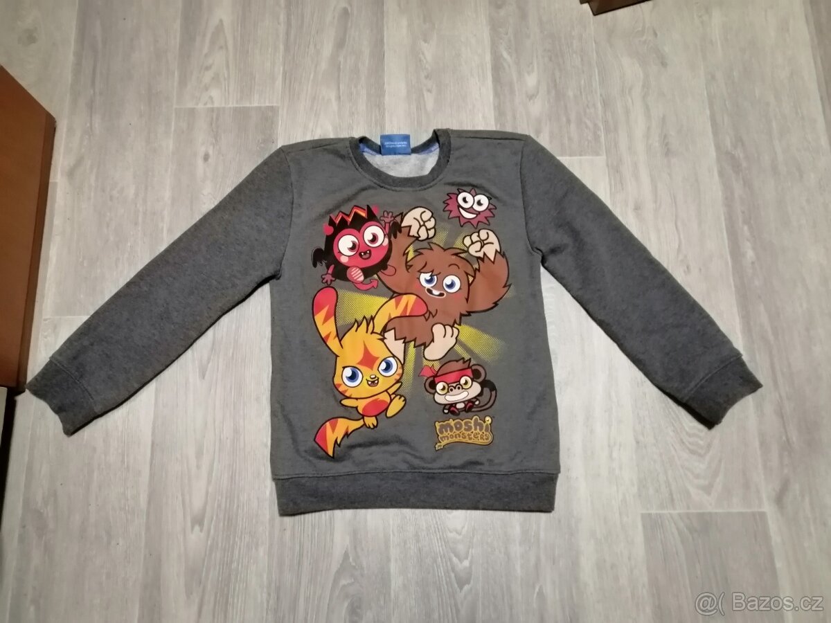 Prodám mikinu, trika, tepláky a overaly