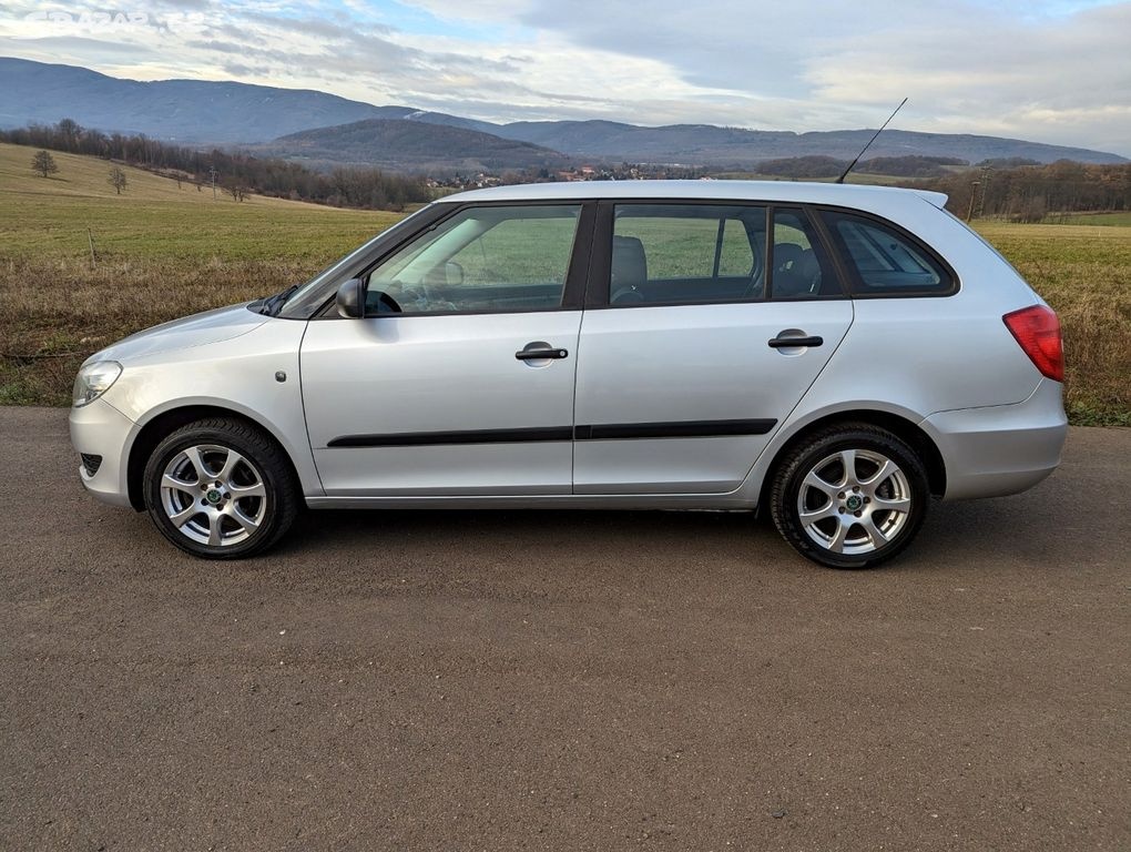 Škoda Fabia II Kombi - pronájem / půjčení auta IHNED