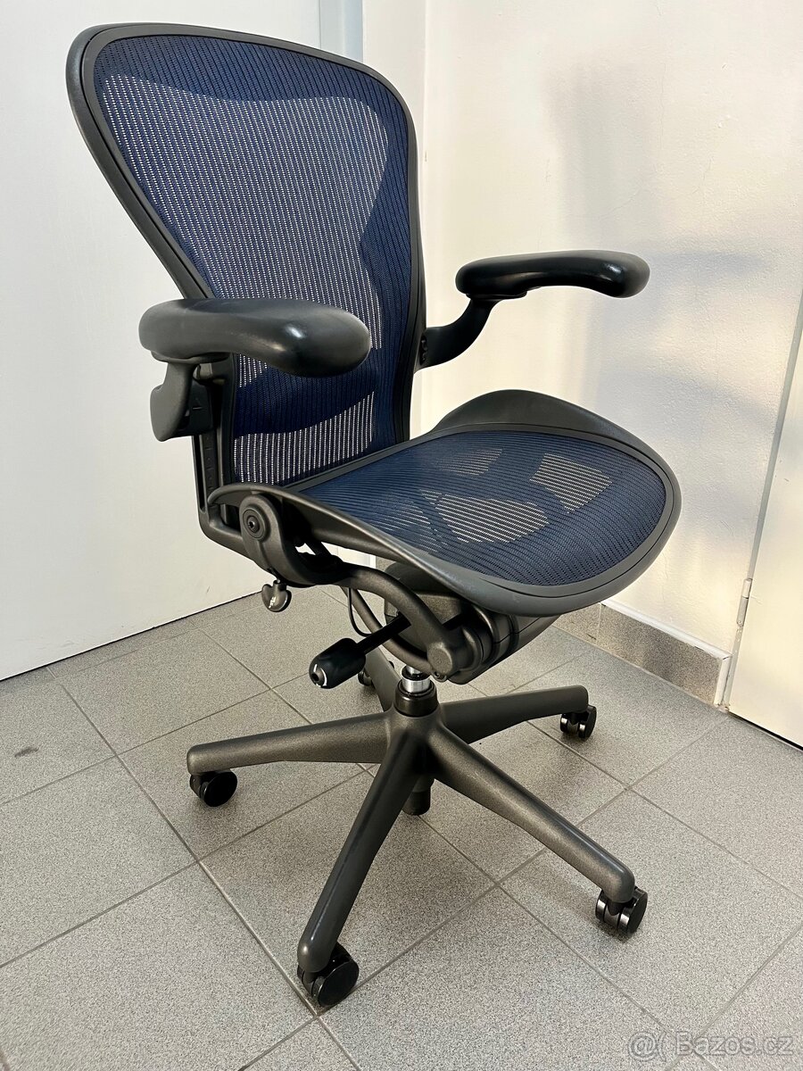 kancelářské křeslo Herman Miller Aeron