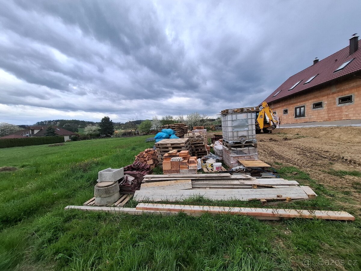 Materiál z novostavby