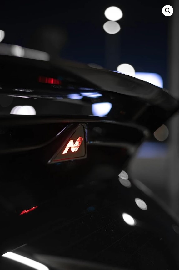 Krytka třetího brzdového světla na Hyundai i30N