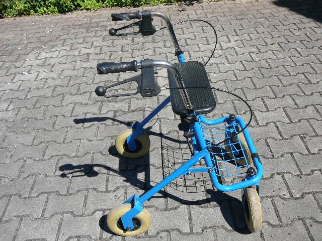 kolečkový vozík na chůzi