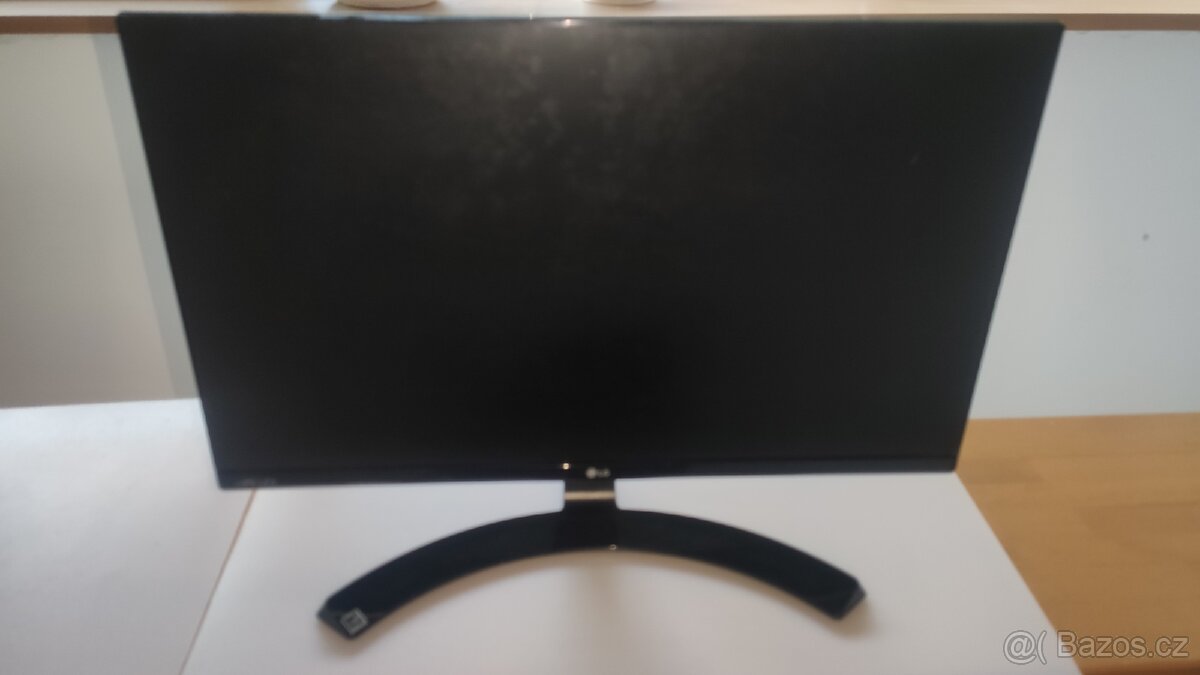 22'' LG Flatron 22MP68VQ černý FULL HD