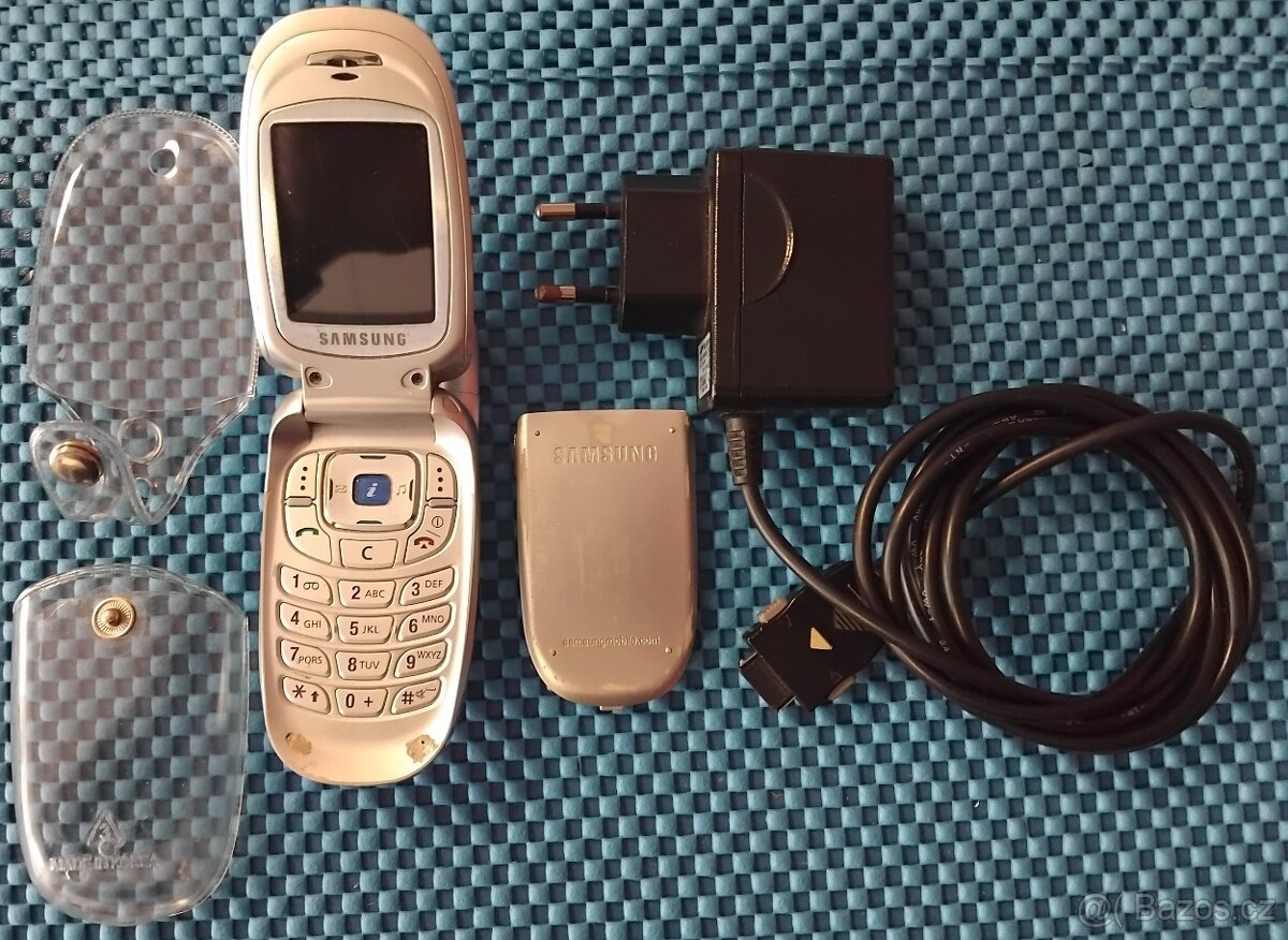 Plně funkční - Mobil - SAMSUNG E100 (sklápěčka) s originální