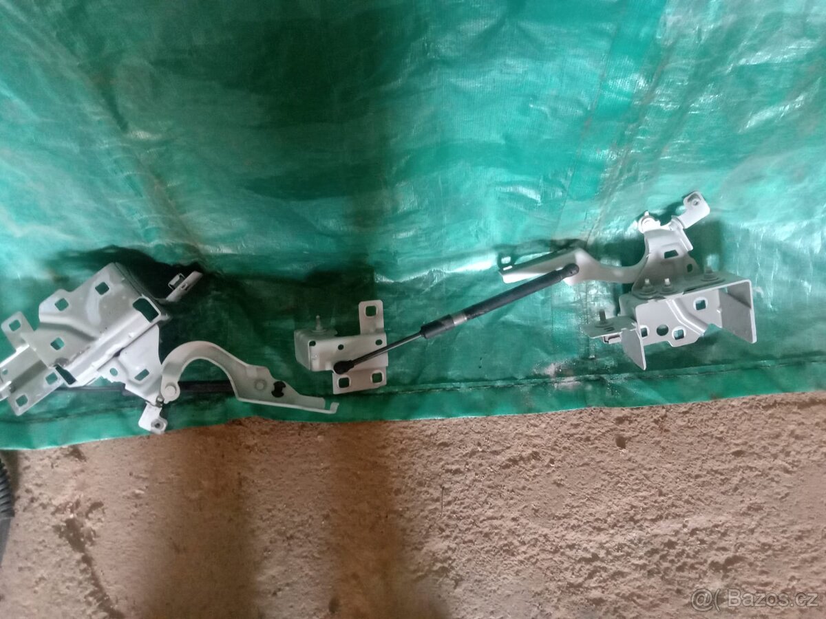 Přední panty kapota Renault Trafic