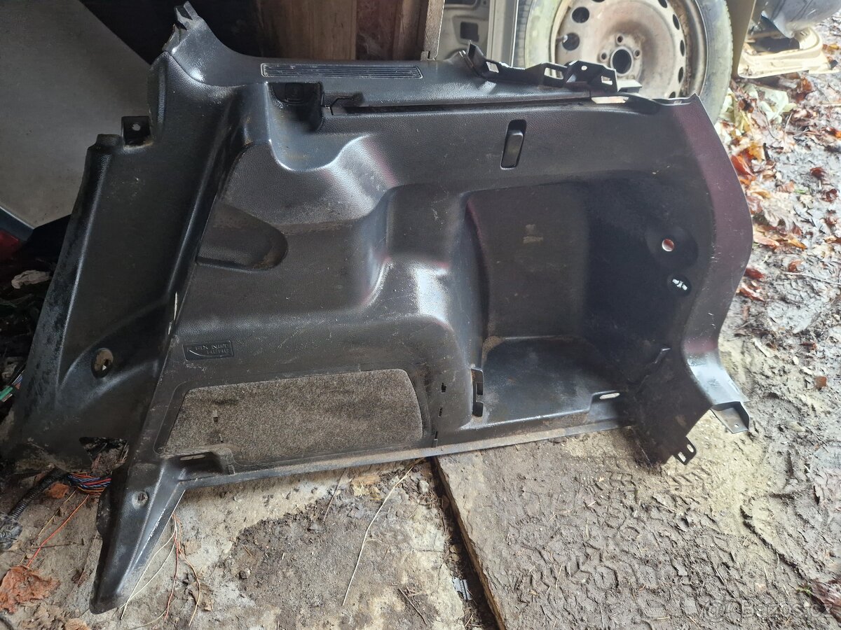 Prodám pravý plast,tapec kufru fabia 2 combi