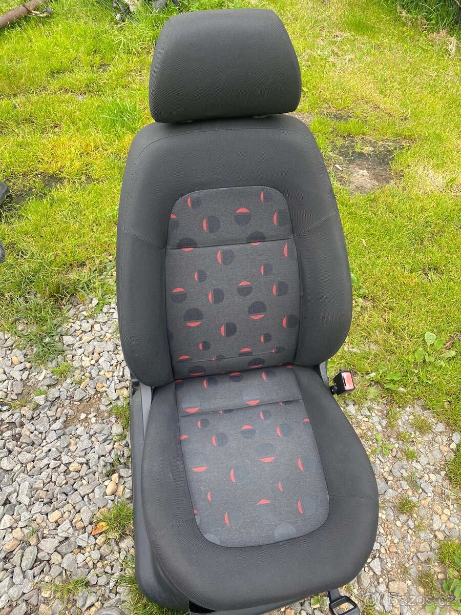 Pravá přední sedačka Škoda Fabie