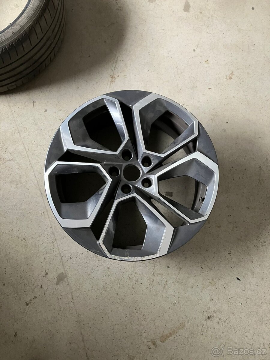Octavia 4 RS ALU kolo 19