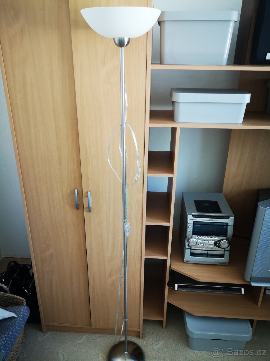 Stojatá lampa