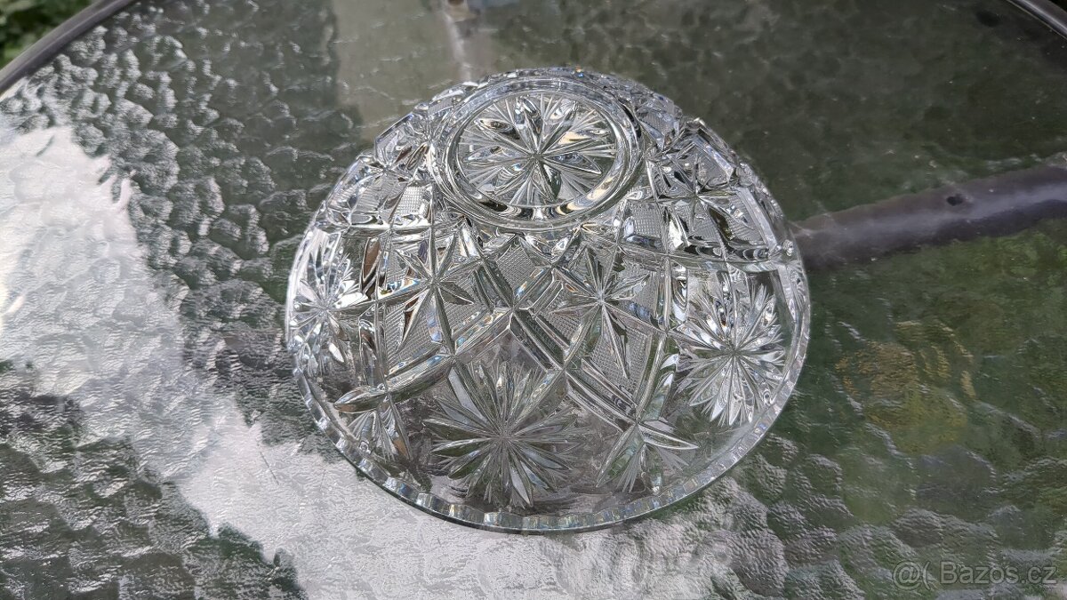 Křišťálová bohatě broušená mísa
