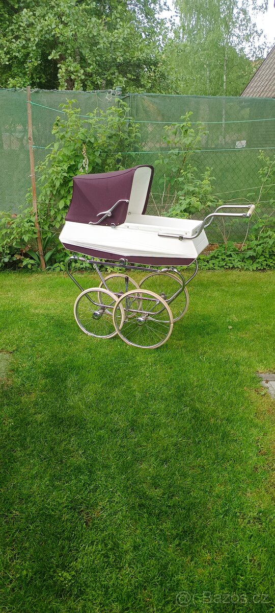 Retro kočárek 1975