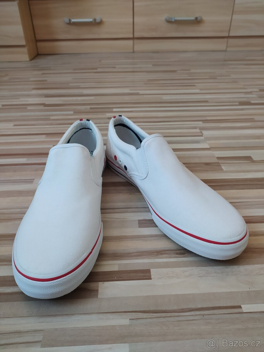 SPORTOVNÍ PLÁTĚNÉ TENISKY | BÍLÉ | TOMMY JEANS