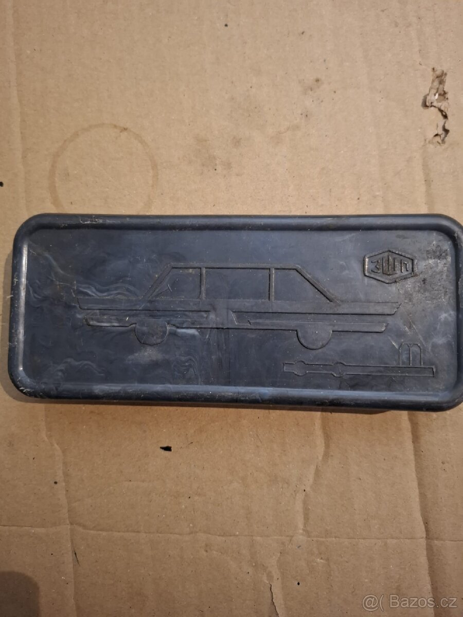 Gola a montážní autolampa,