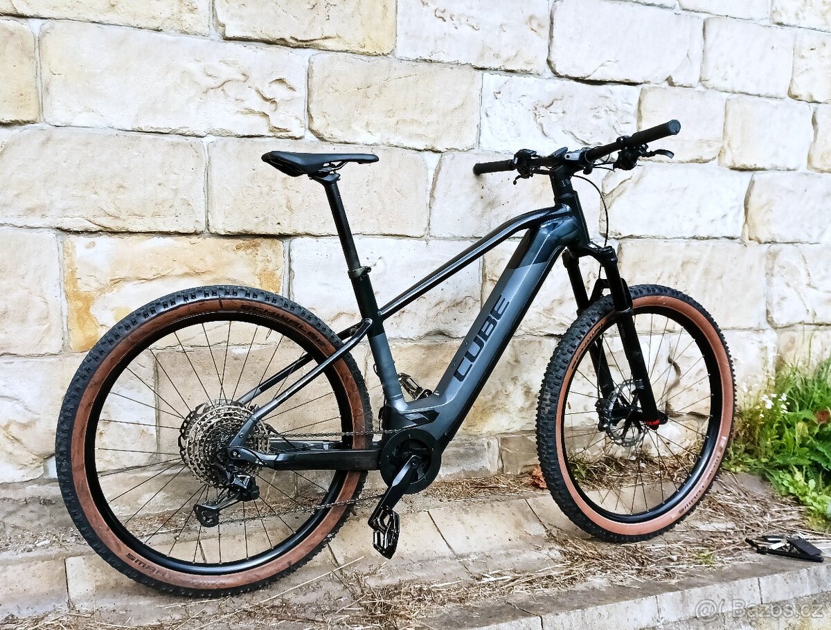 CUBE REACTION HYBRID SLT 750 - zánovní