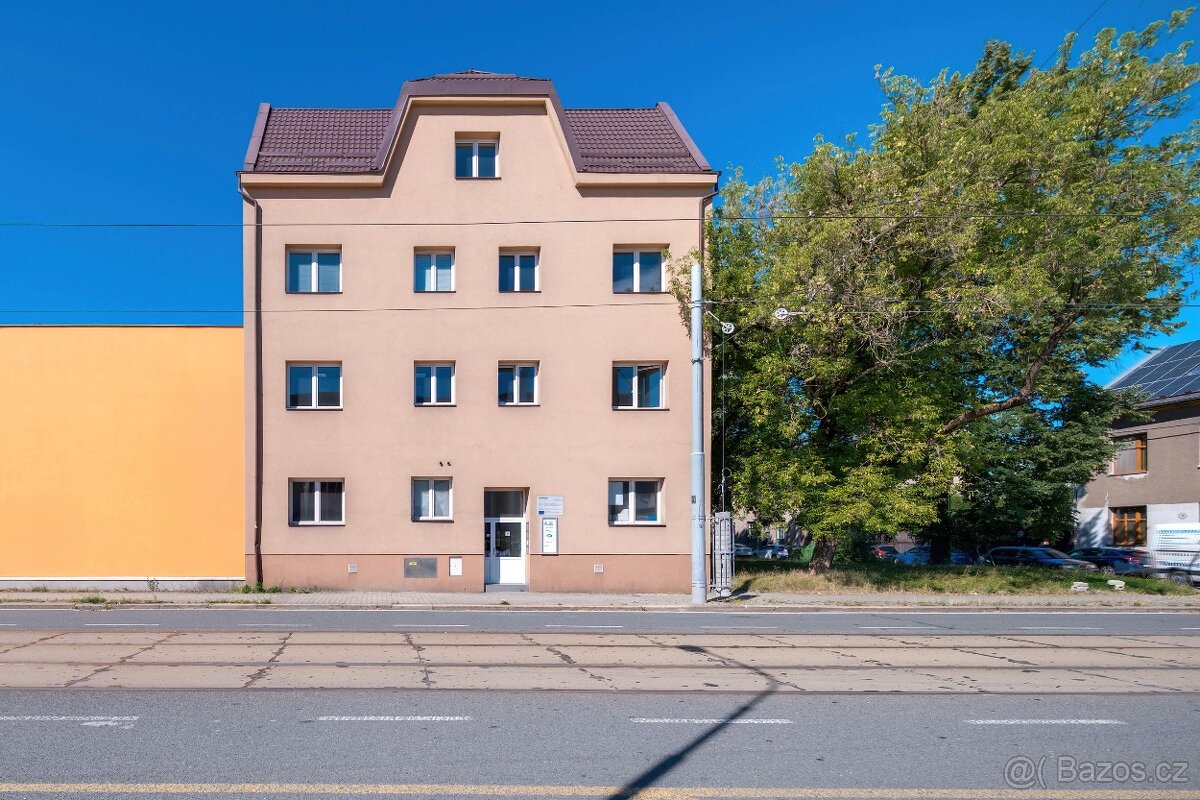 Zrekonstruovaná budova 350 m², výtah, parkoviště, Ostrava