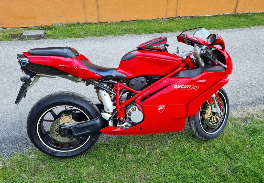 Zvažuji prodej Ducati 749