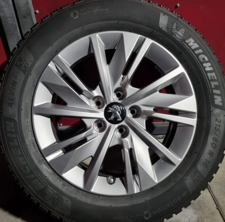 16"NEJETÁ GRAFIT ZIMNÍ OBUTÁ ALU 5x108 PEUGEOT 508