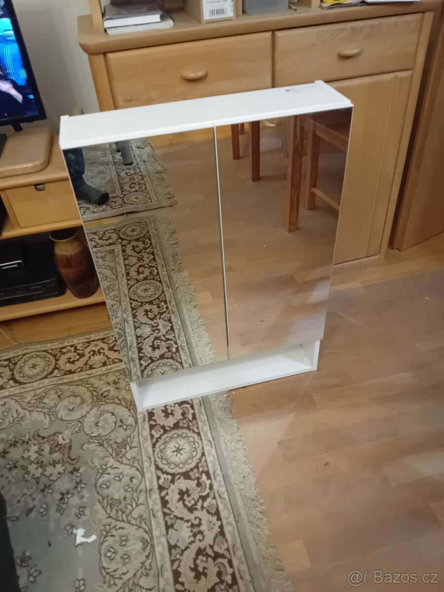 Zrcadlová skřínka Geberit