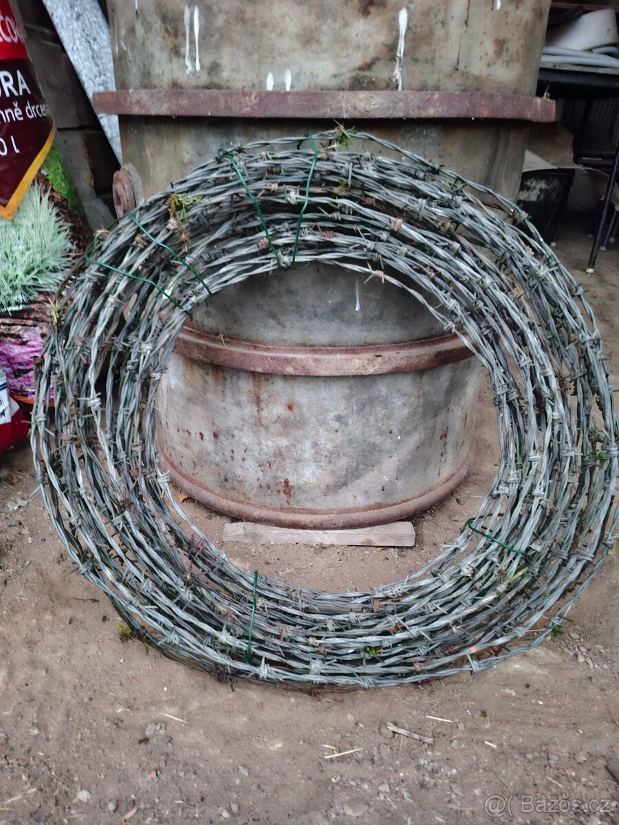 Prodám ostnatý drát okolo 53-55m