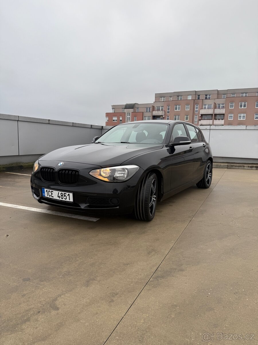 BMW 116i 100 kW – 2012 – krásný stav, manuál, servisní kniha
