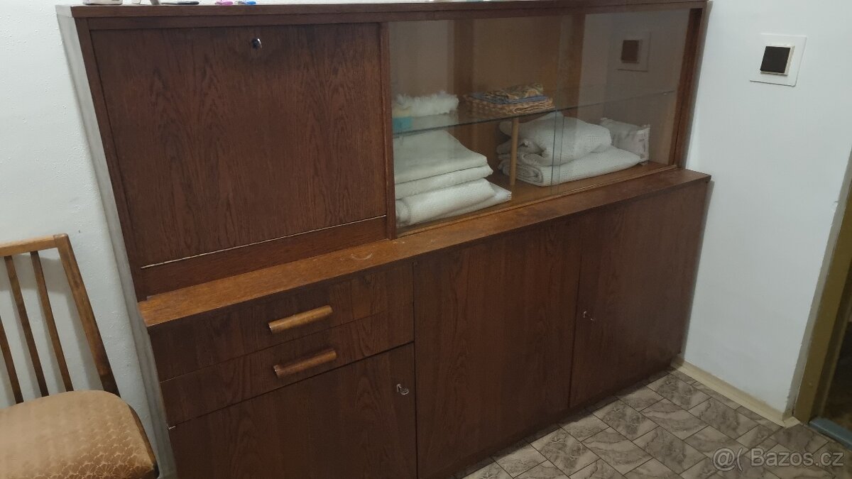 obývací stěna dobry stav zdarma