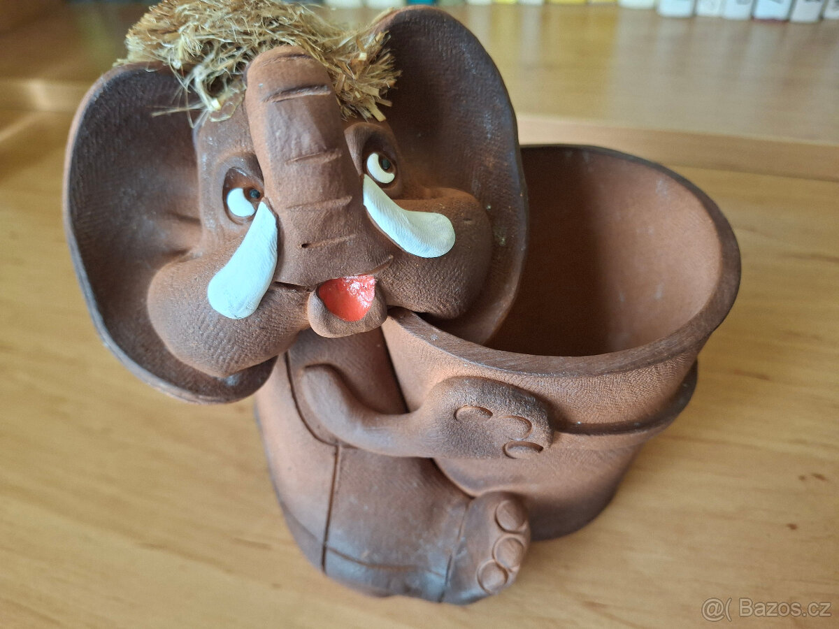 Ozdobná keramická soška