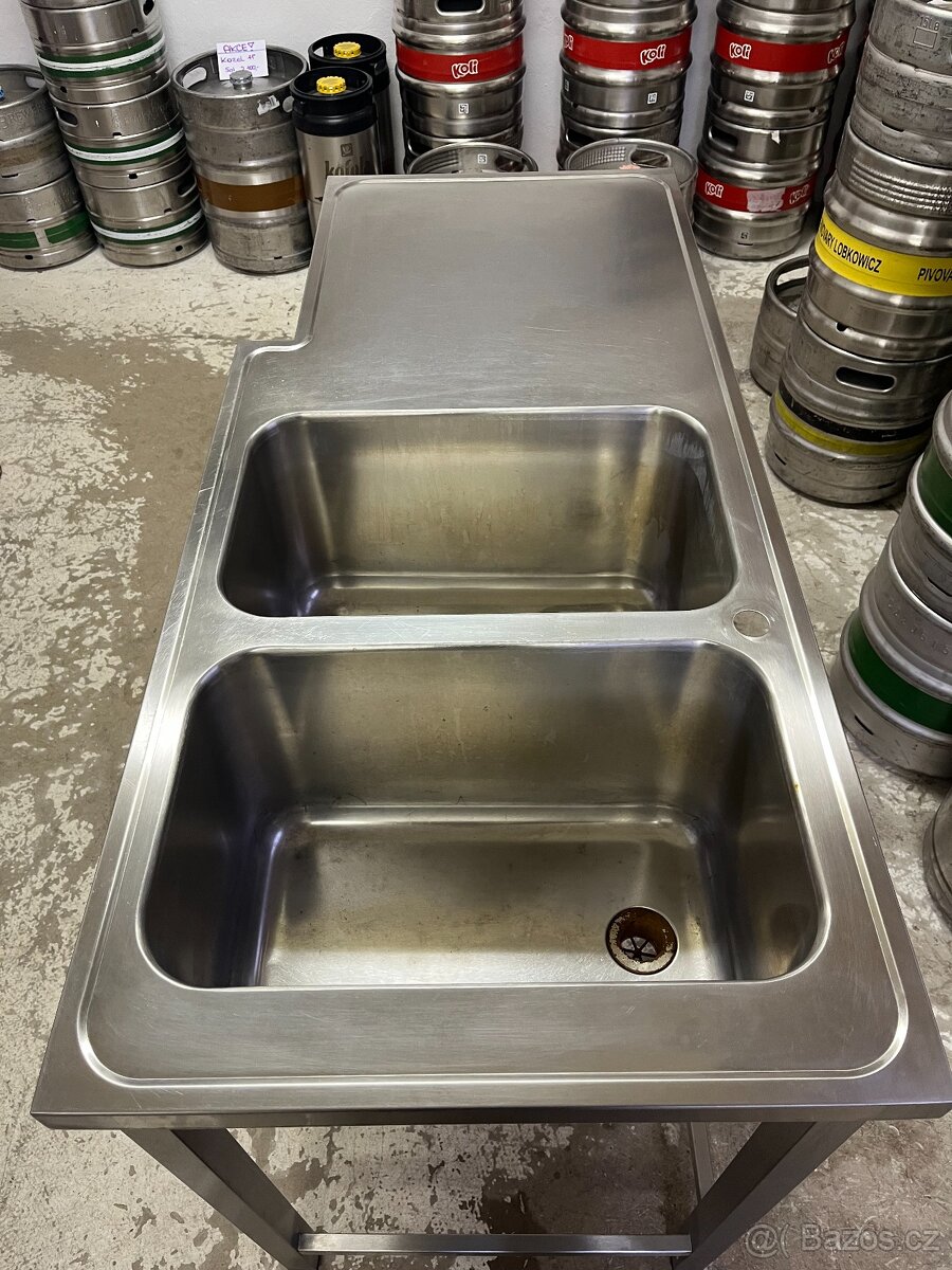 Nerezový výčepní stůl č.2