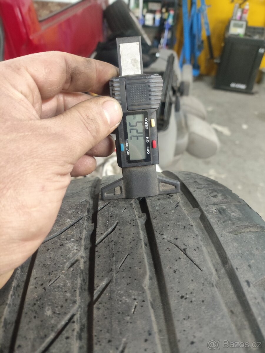 Letní pneu 225/40/18